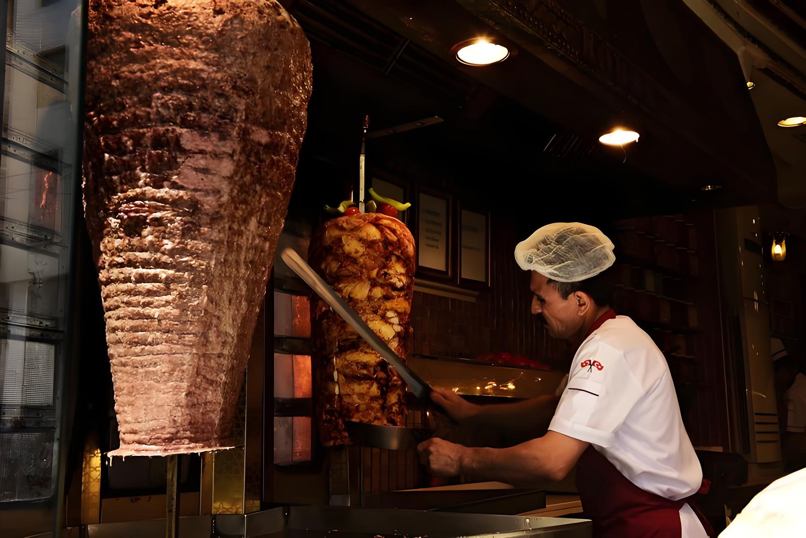 Doner Kebab ตุรกี: การผสมผสานระหว่างอาหารแบบดั้งเดิมและเทคโนโลยีสมัยใหม่